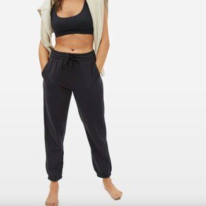 Everlane The Lightweight French Terry Jogger Washed Black